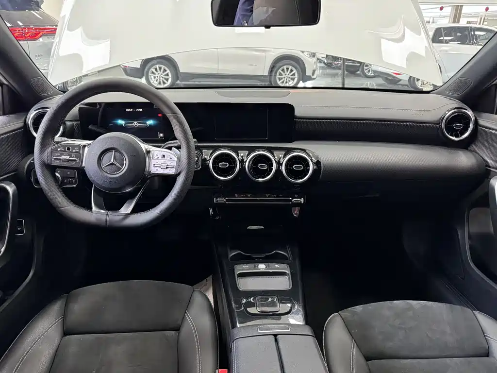 Mercedes-Benz A-Class 2020 — фото 9