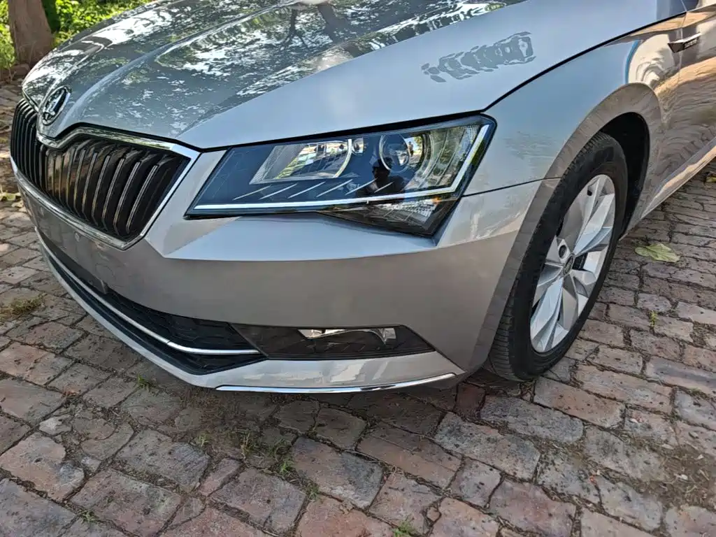 Skoda Superb 2018 — фото 24