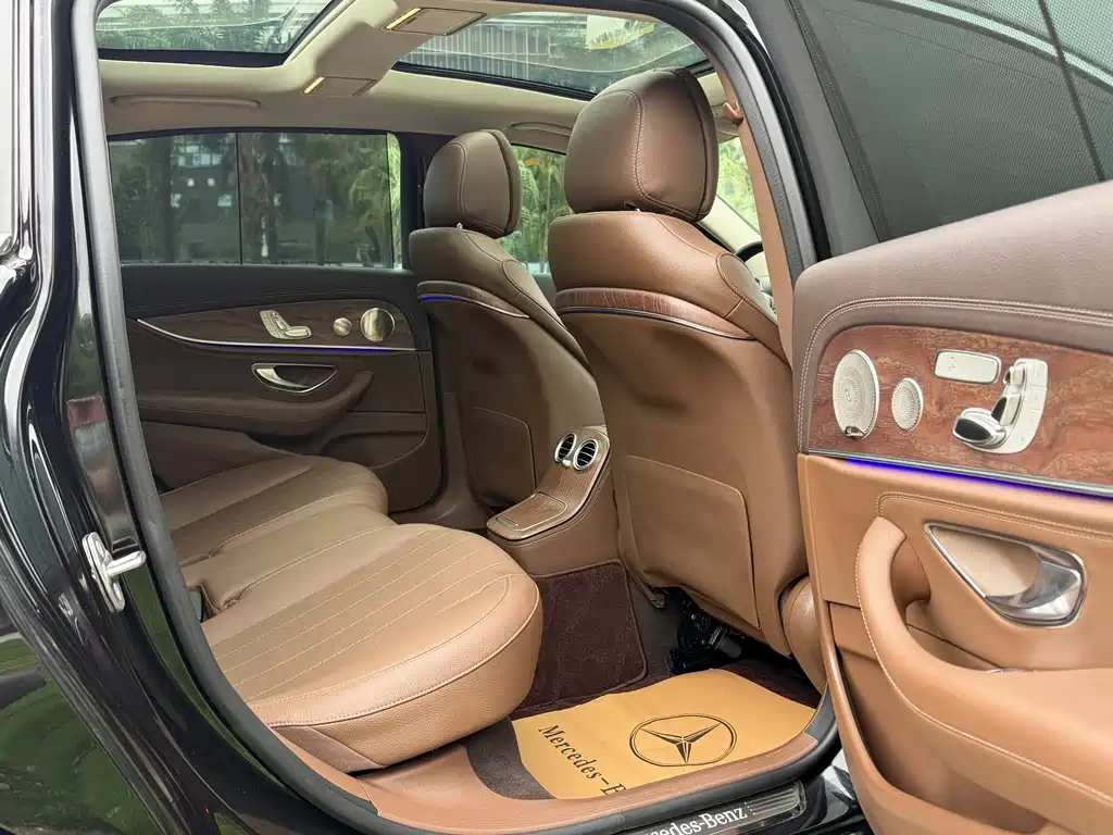 Mercedes-Benz E-Class 2022 — фото 11