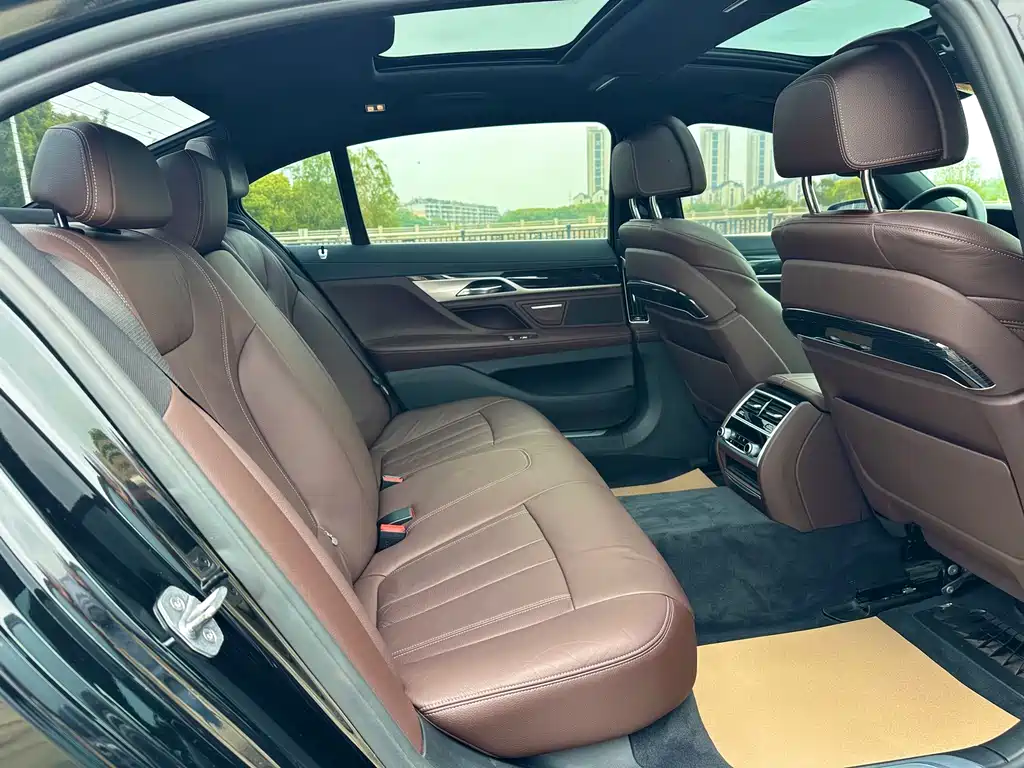 BMW 7 Series 2018 — фото 8