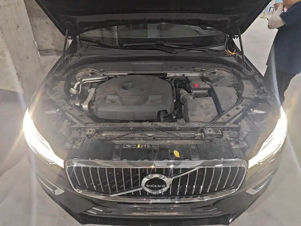 Volvo XC60 2020 — фото 20