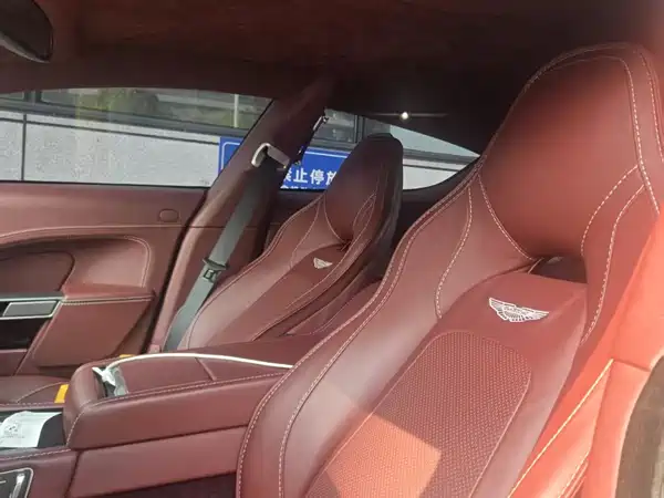 Aston Martin Rapide 2015