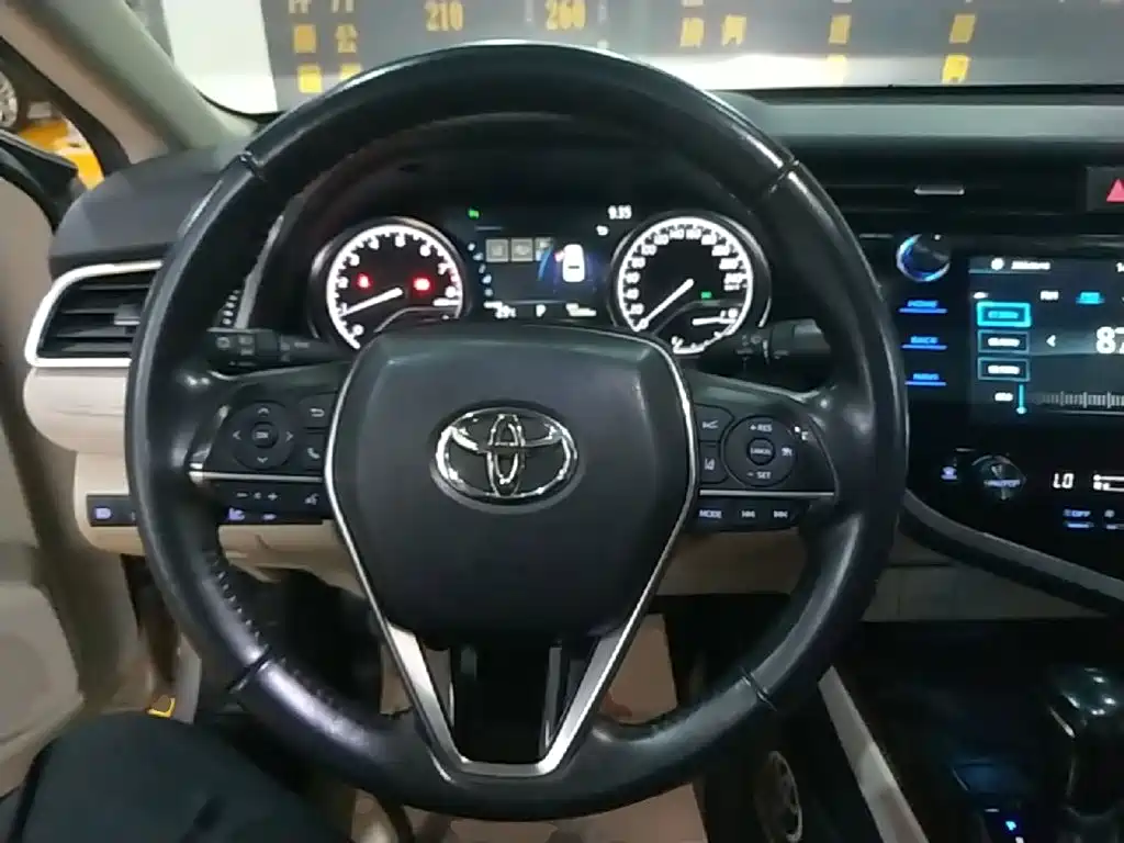 Toyota Camry 2020 — фото 17