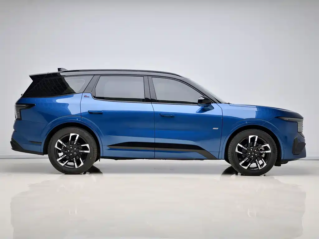 Ford Edge 2023 — фото 8