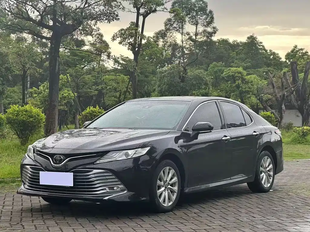 Toyota Camry 2019 — фото 1