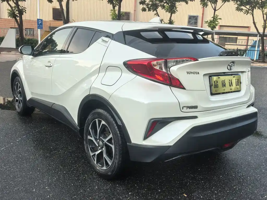 Toyota C-HR 2019 — фото 7