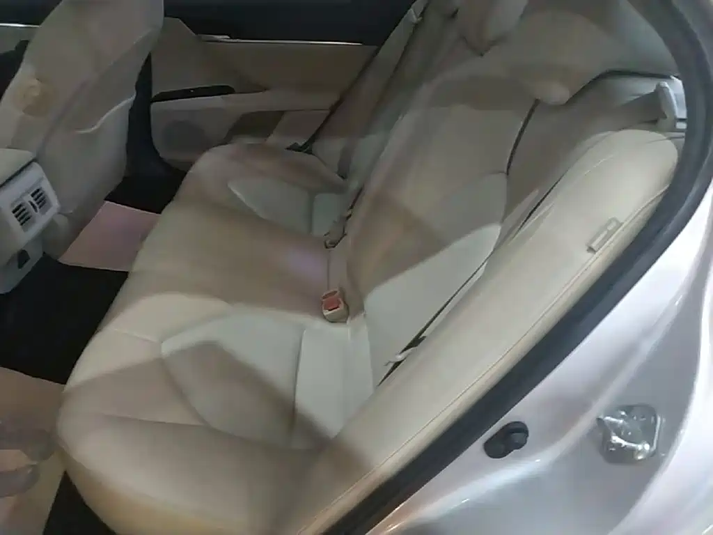 Toyota Camry 2020 — фото 24