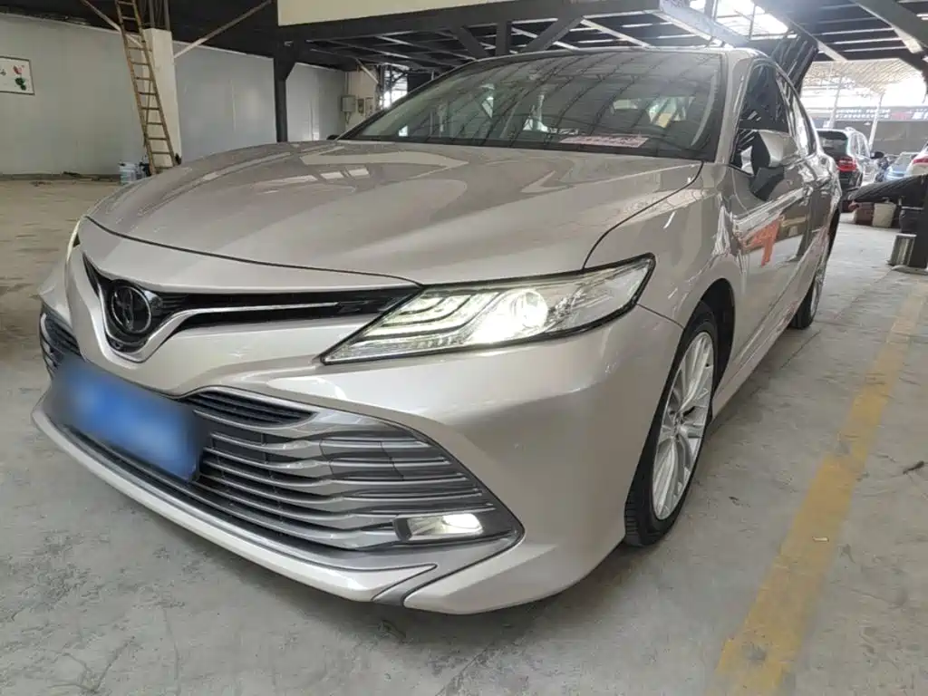 Toyota Camry 2018 — фото 2