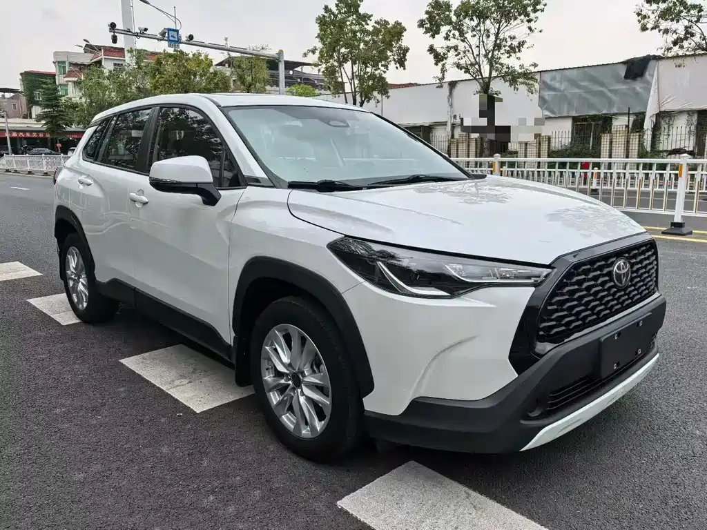 Toyota Corolla Cross 2023 — фото 3