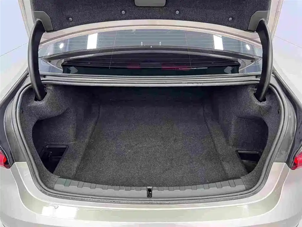 BMW 3 Series 2019 — фото 15