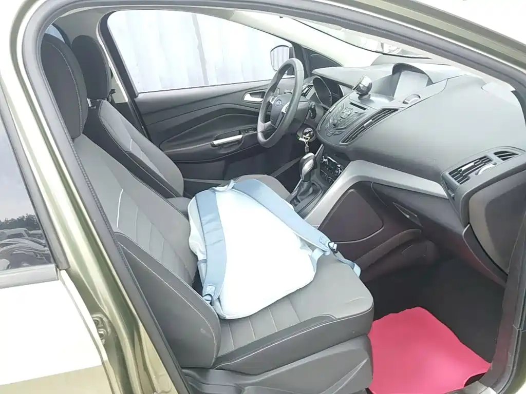 Ford Kuga 2015 — фото 25
