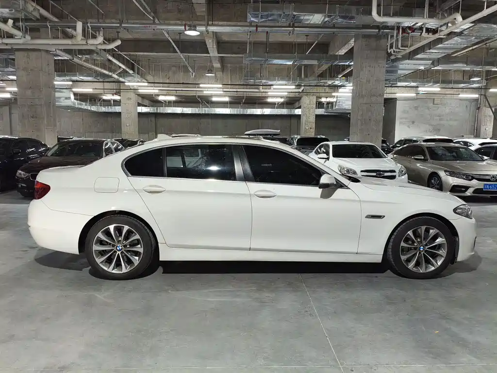 BMW 5 Series 2016 — фото 8