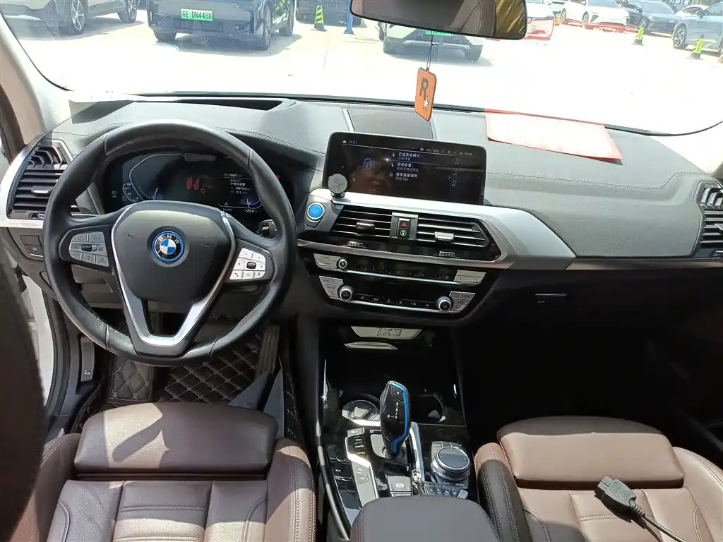 BMW iX3 2021 — фото 10
