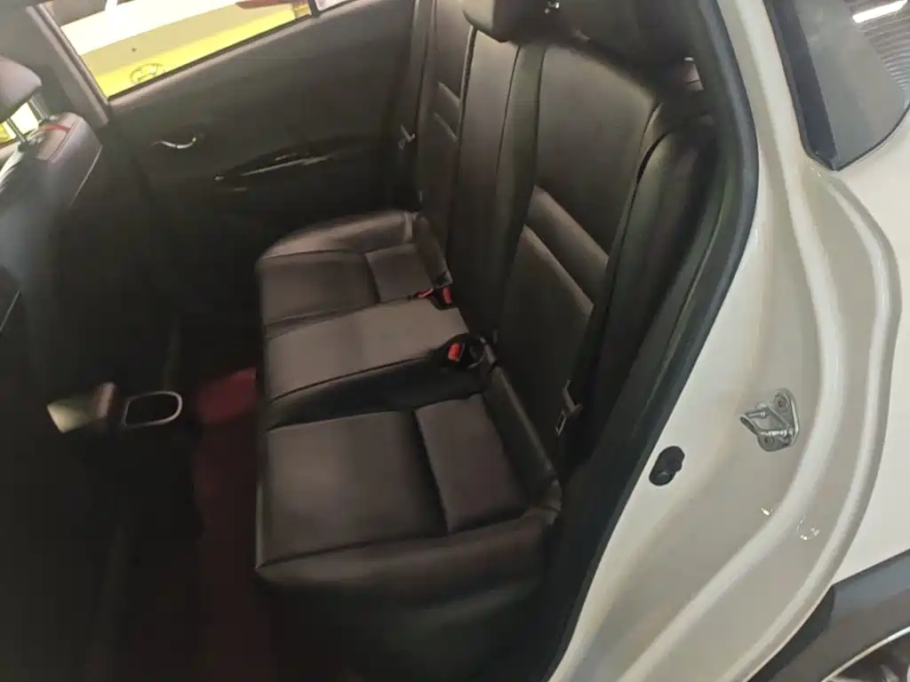 Toyota Yaris L 2020 — фото 17