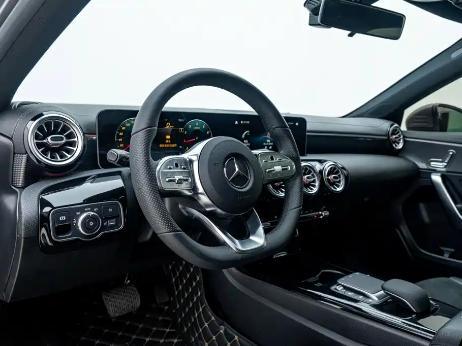 Mercedes-Benz A-Class 2020 — фото 12