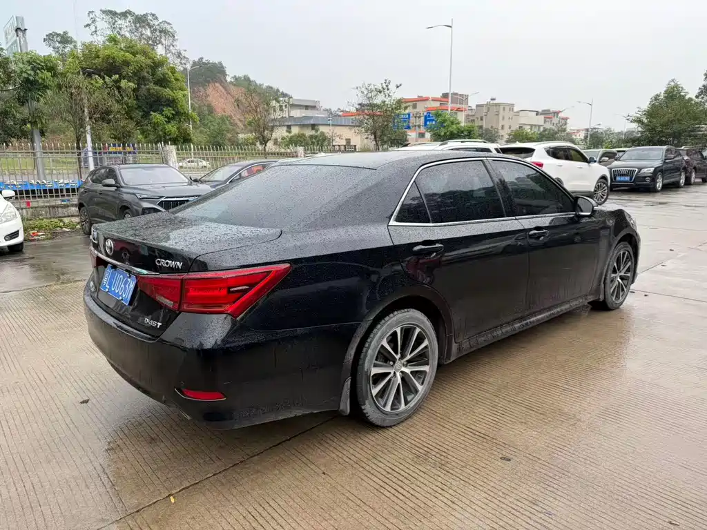 Toyota Crown 2018 — фото 8