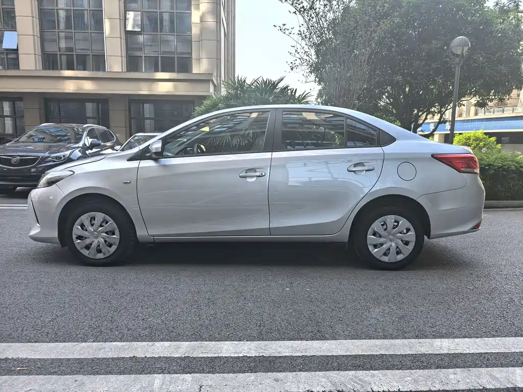 Toyota Vios 2017 — фото 4