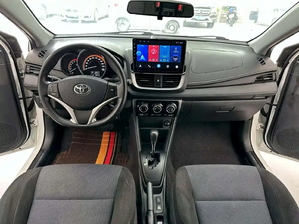 Toyota Yaris L 2022