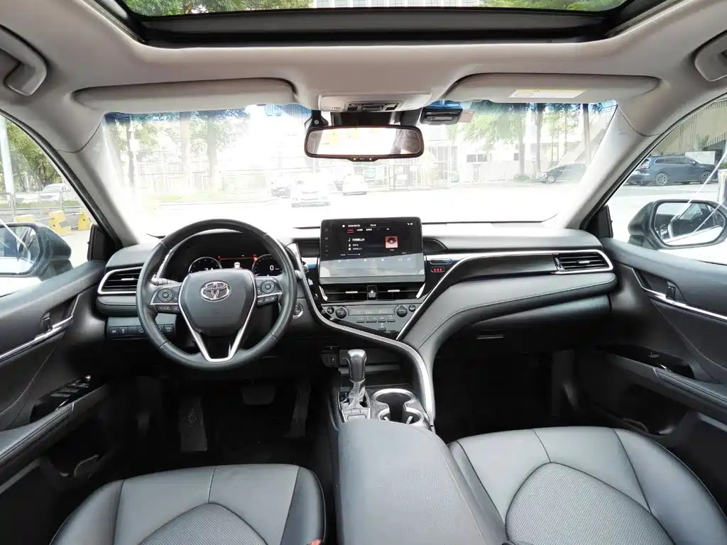 Toyota Camry 2022 — фото 10
