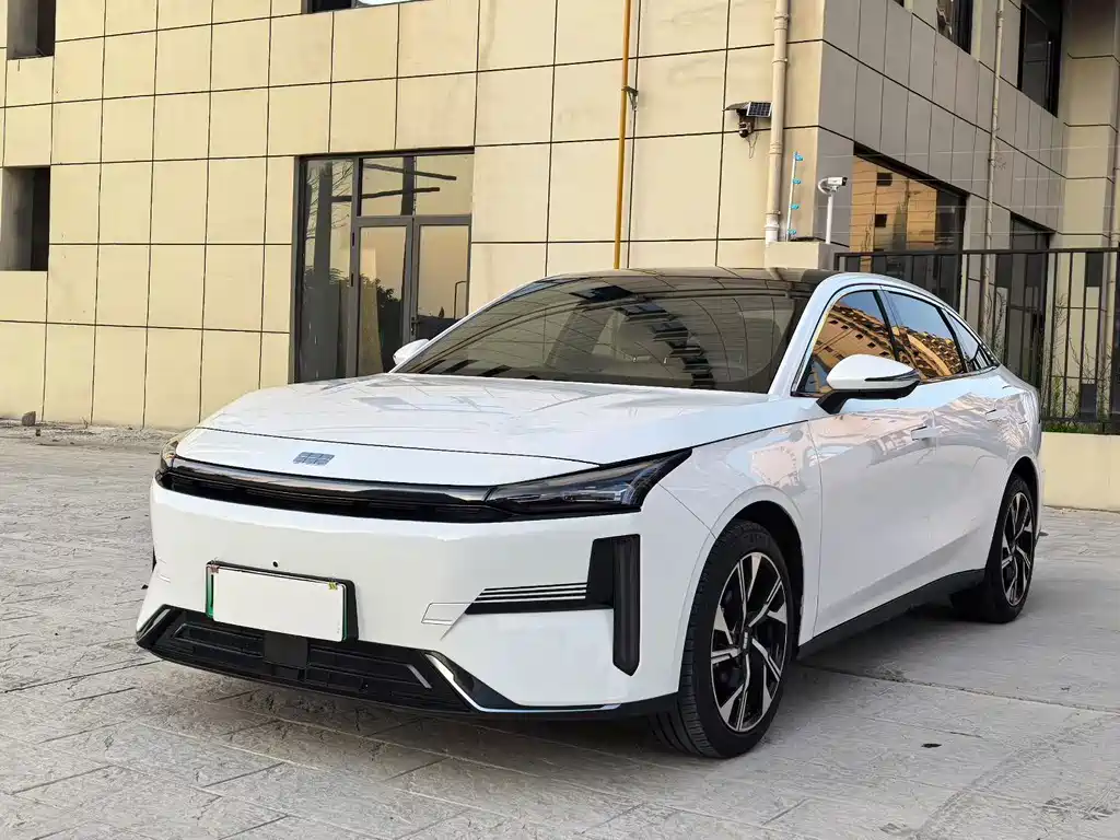 Geely Galaxy L6 2024 — фото 1