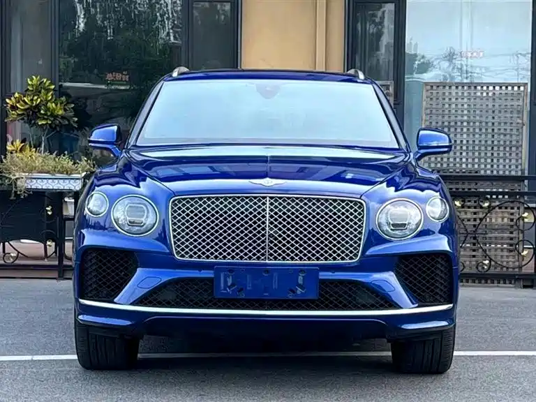 Bentley Bentayga 2021 — фото 2