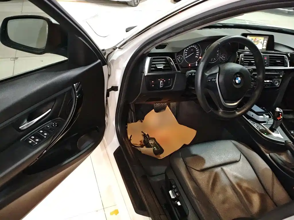 BMW 3 Series 2016 — фото 13