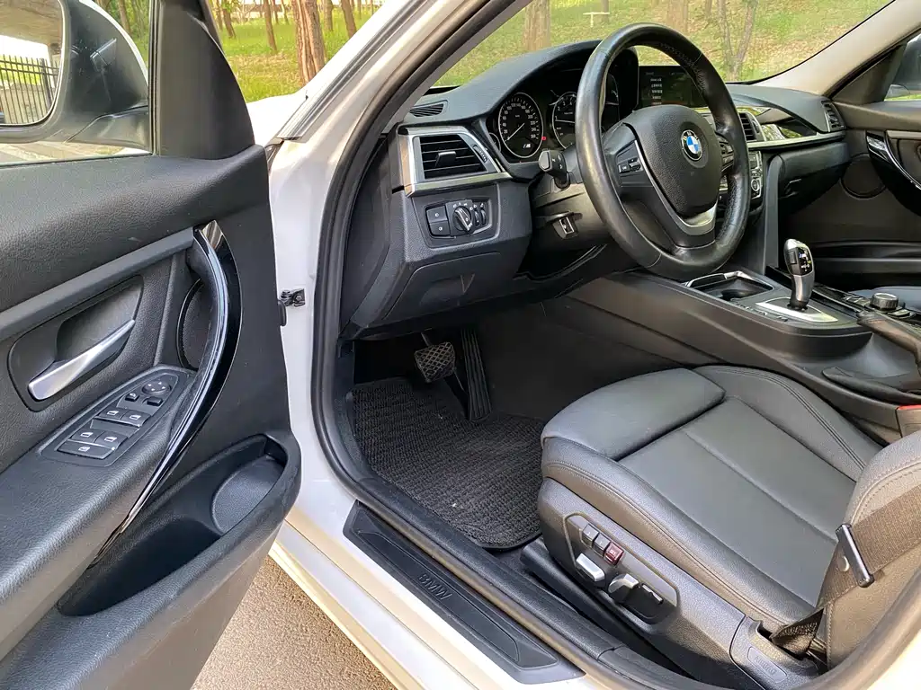 BMW 3 Series 2018 — фото 4