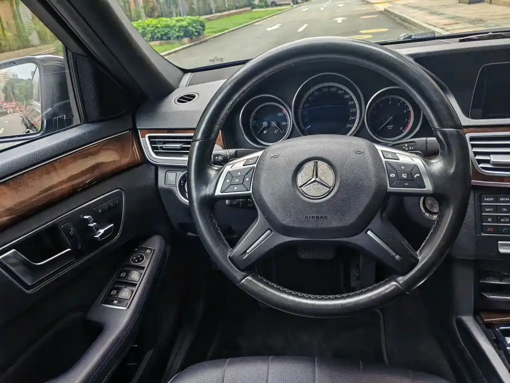 Mercedes-Benz E-Class 2016 — фото 12