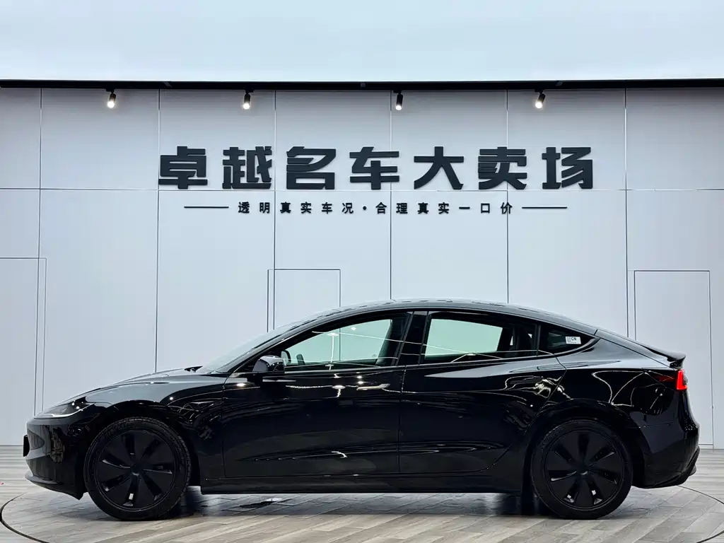Tesla Model 3 2025 — фото 16