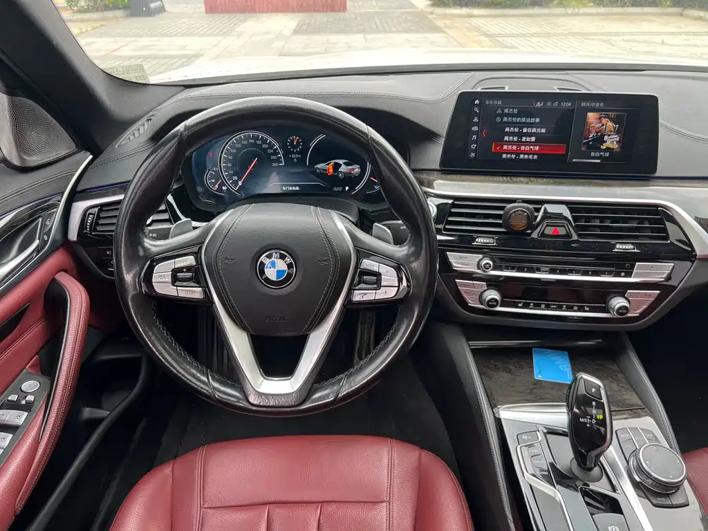 BMW 5 Series 2018 — фото 8