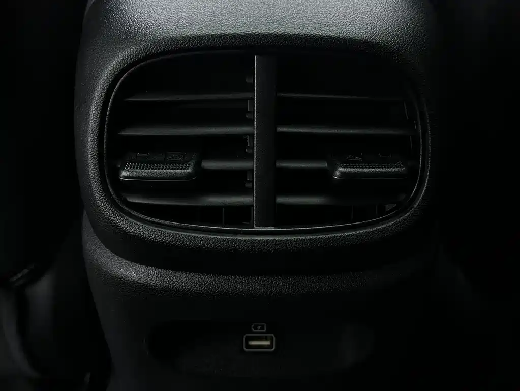 Hyundai Elantra 2023 — фото 20