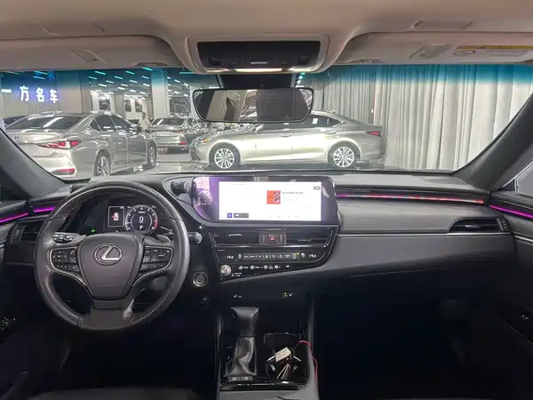 Lexus ES 2023