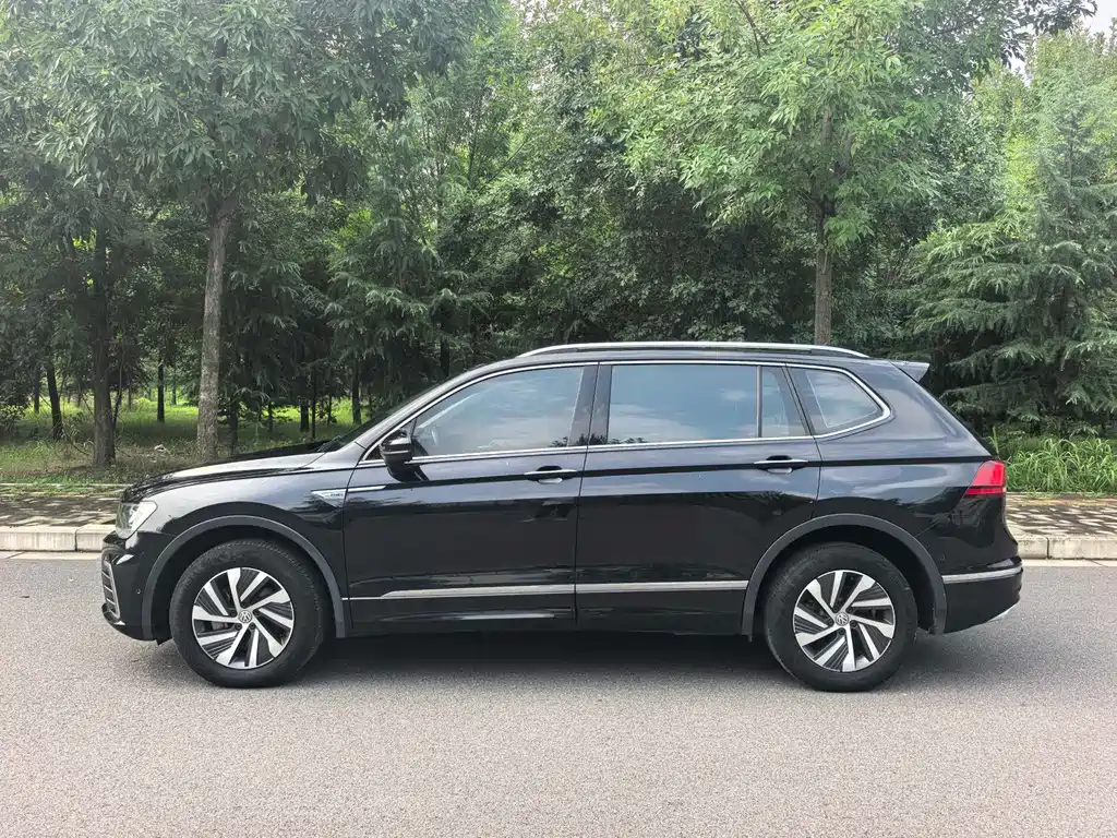 Volkswagen Tiguan L Plug-In Hybrid 2020 — фото 3