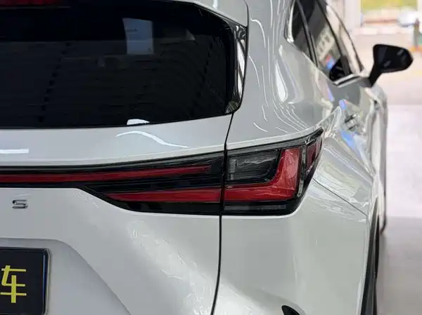 Lexus NX 2022