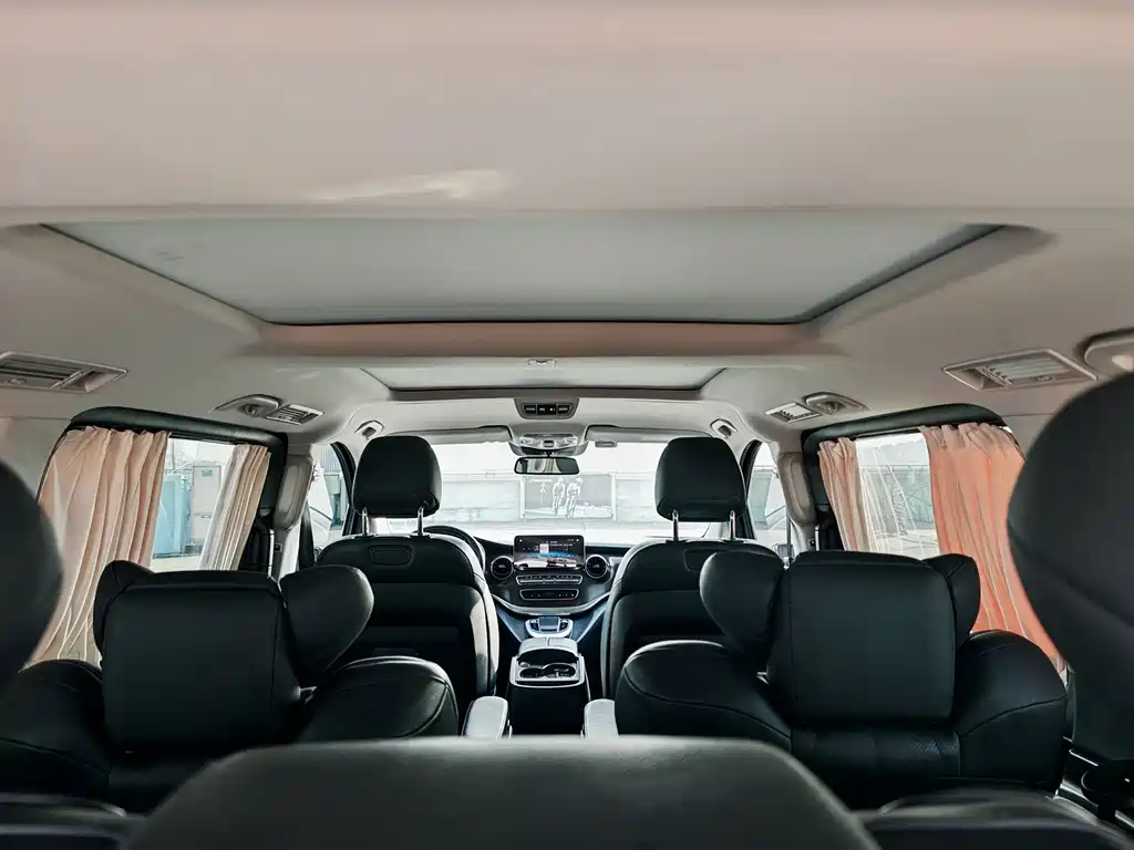 Mercedes-Benz V-Class 2021 — фото 10