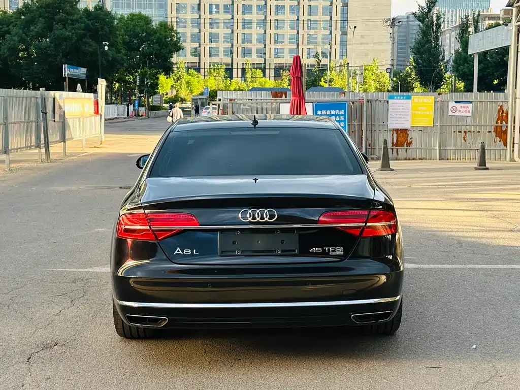 Audi A8 2015 — фото 5