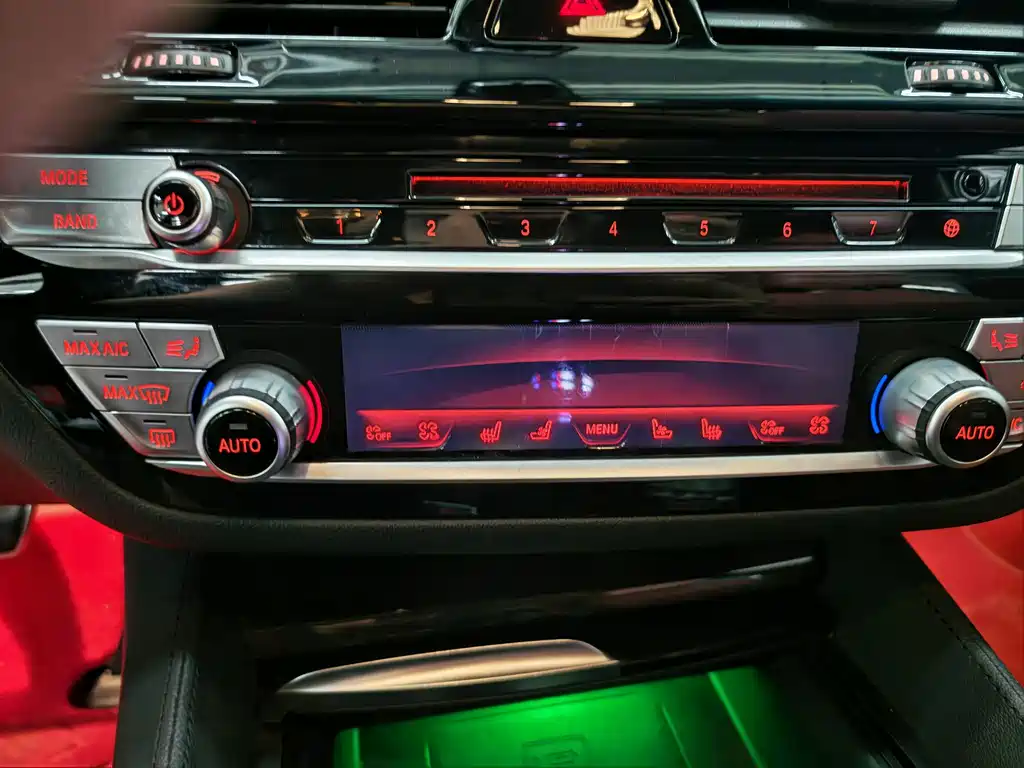 BMW 5 Series 2019 — фото 11