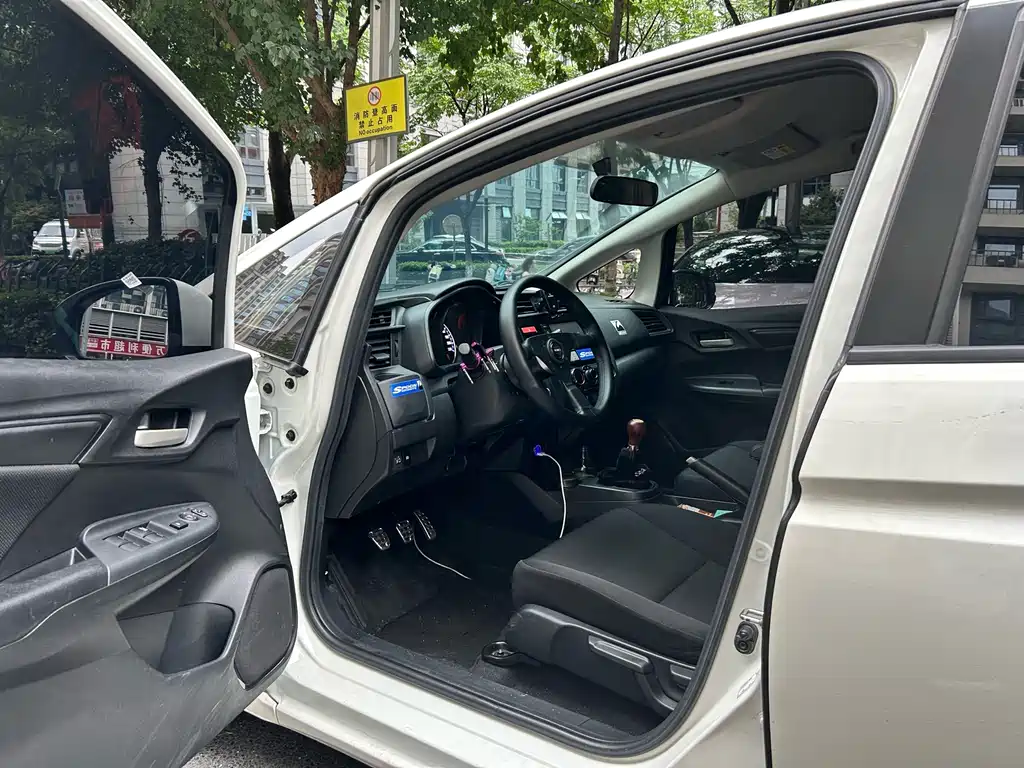 Honda Fit 2017 — фото 10