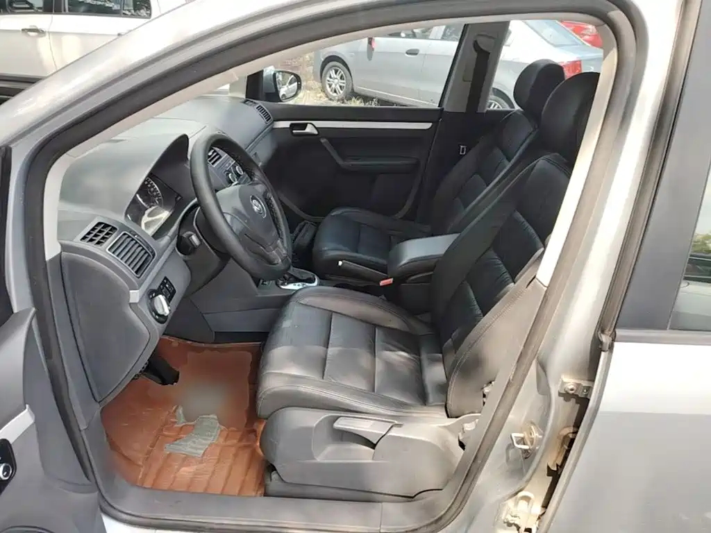Volkswagen Touran 2015 — фото 15