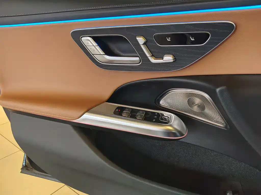 Mercedes-Benz E-Class 2023 — фото 19