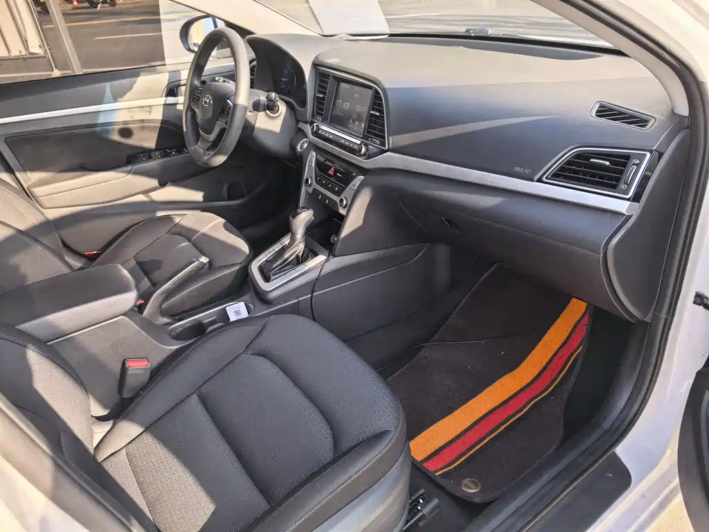 Hyundai Elantra 2019 — фото 10