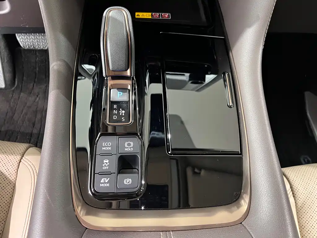 Toyota Vellfire 2024 — фото 24