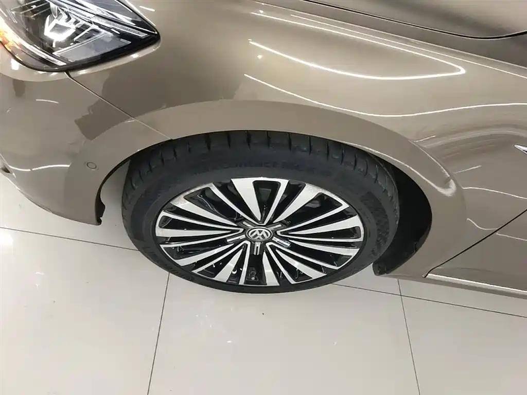 Volkswagen Passat 2019 — фото 23