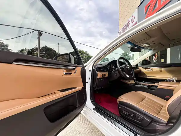 Lexus ES 2018