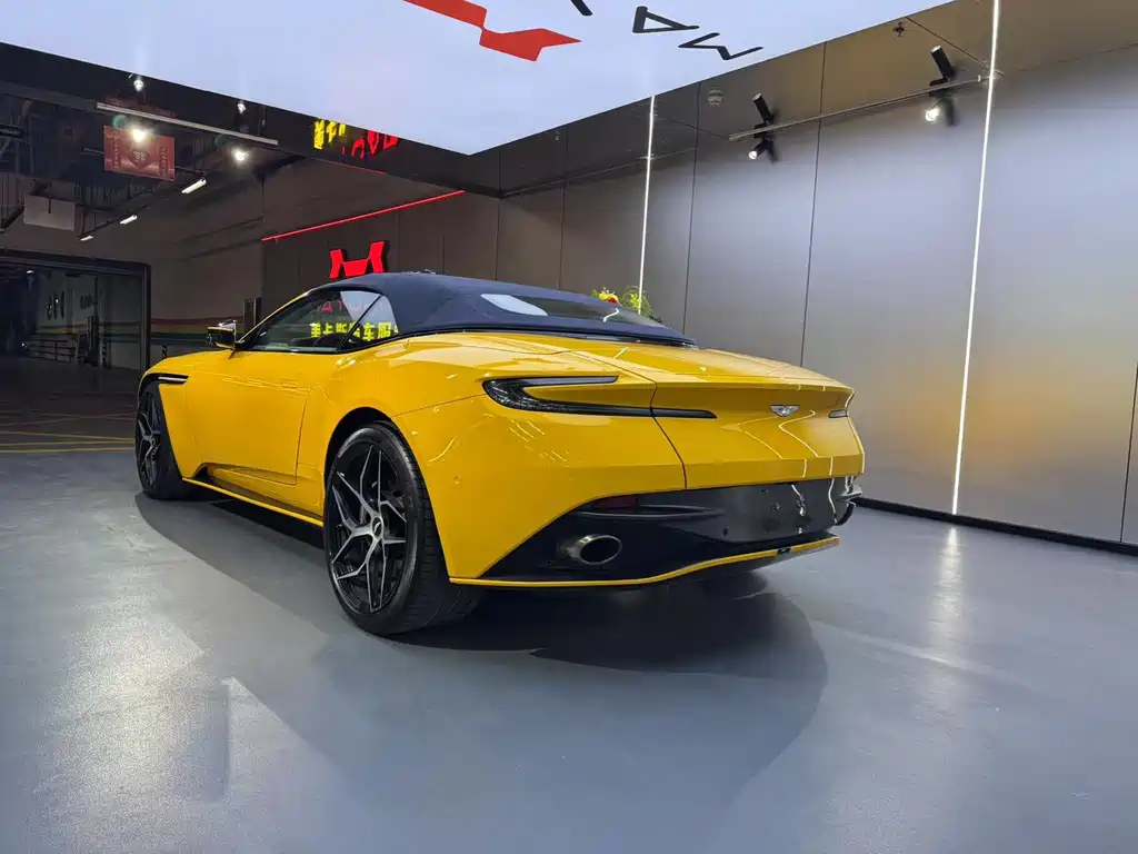 Aston Martin DB11 2018 — фото 5