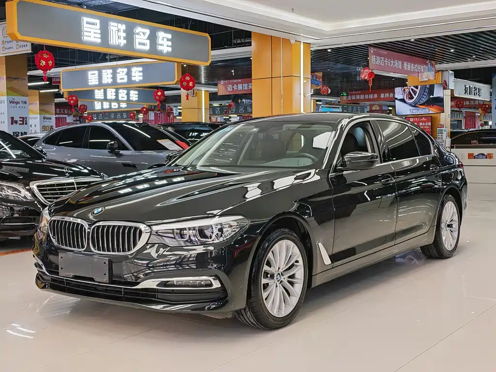 BMW 5 Series 2019 — фото 1