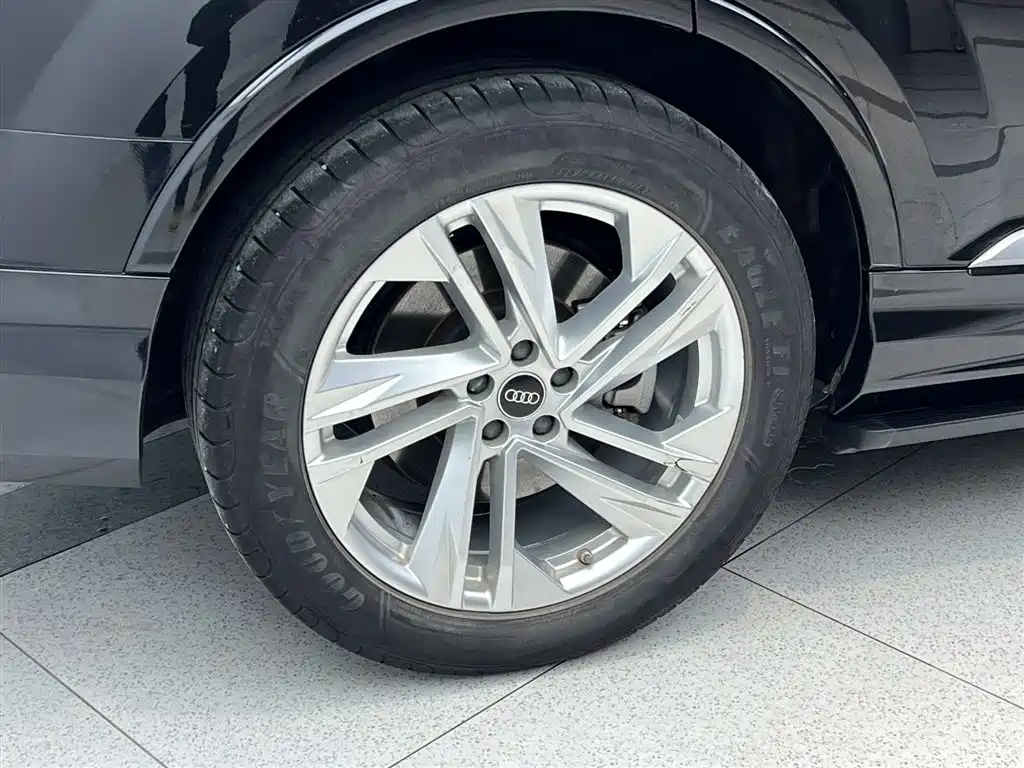 Audi Q7 2022 — фото 11