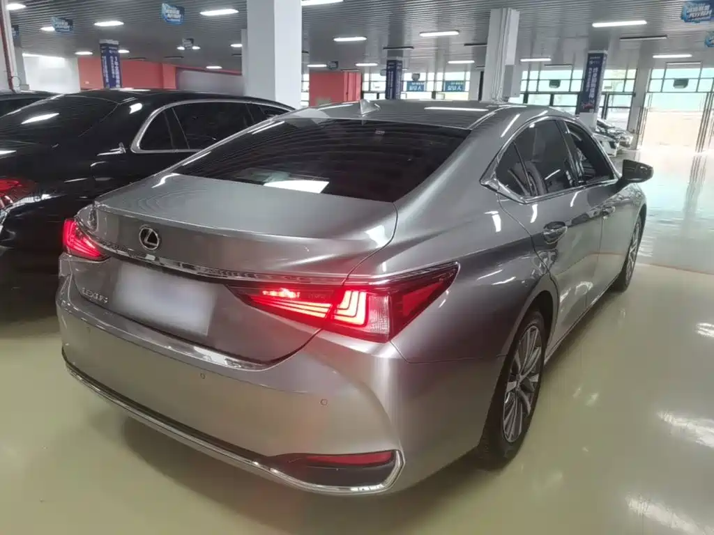 Lexus ES 2020 — фото 7