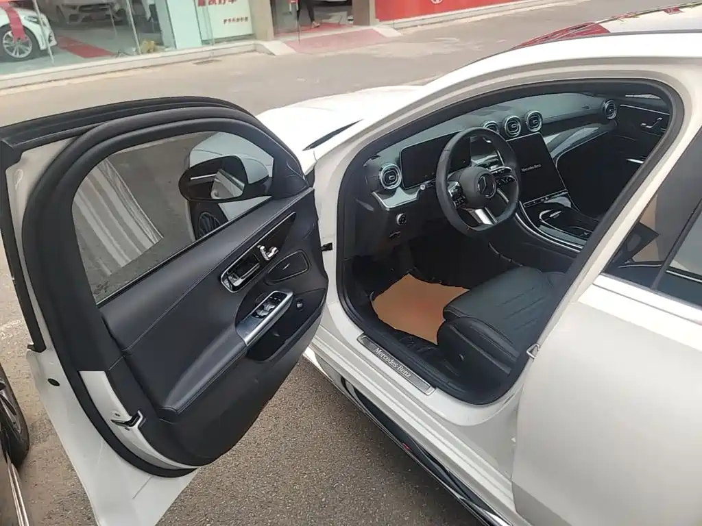 Mercedes-Benz C-Class 2023 — фото 16