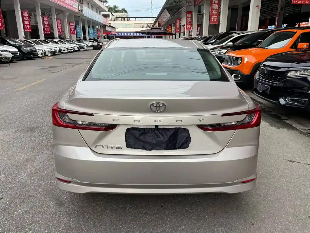 Toyota Camry 2025 — фото 9